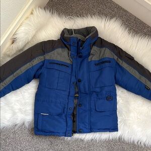 Weatherproof Blue and Gray Puffer Jacket with Quilted Insulation